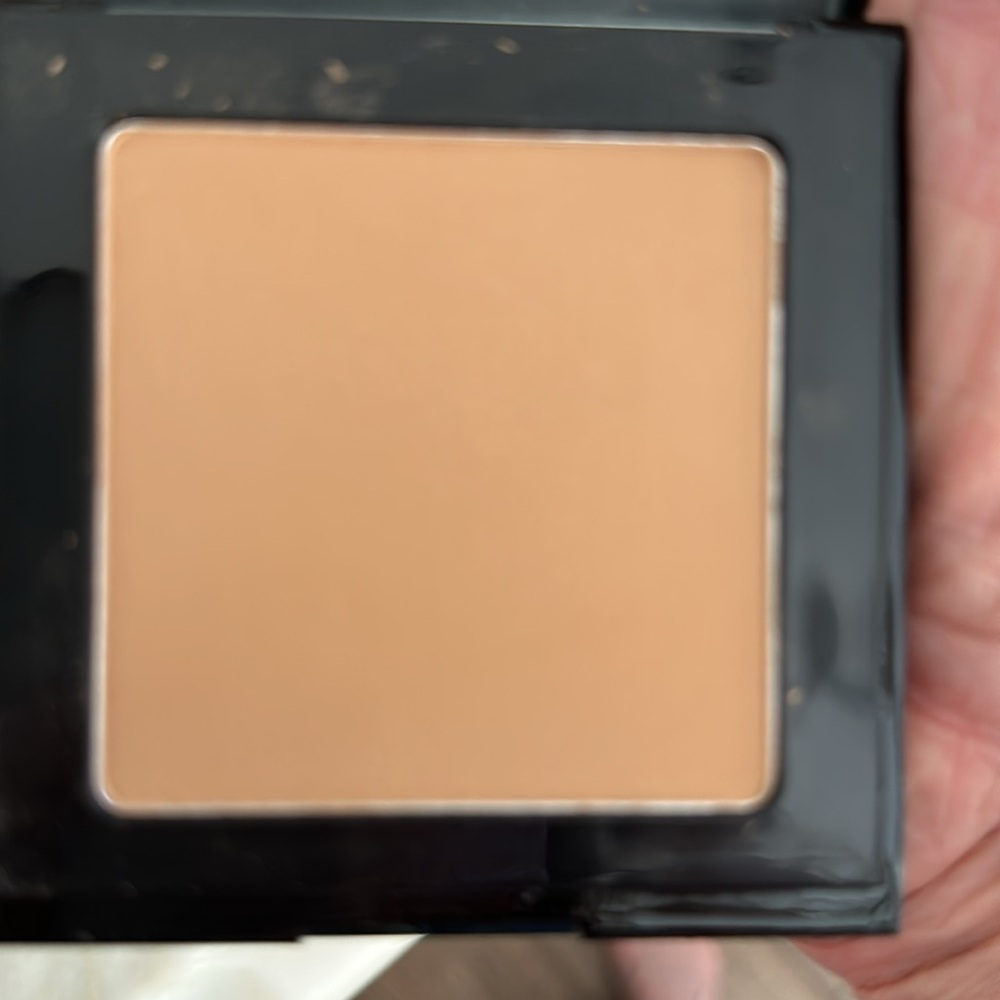 Matte Finish Compact Powder - Picture 6 of 7
